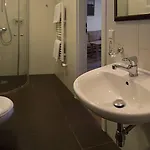 バーナディニュ ハウス