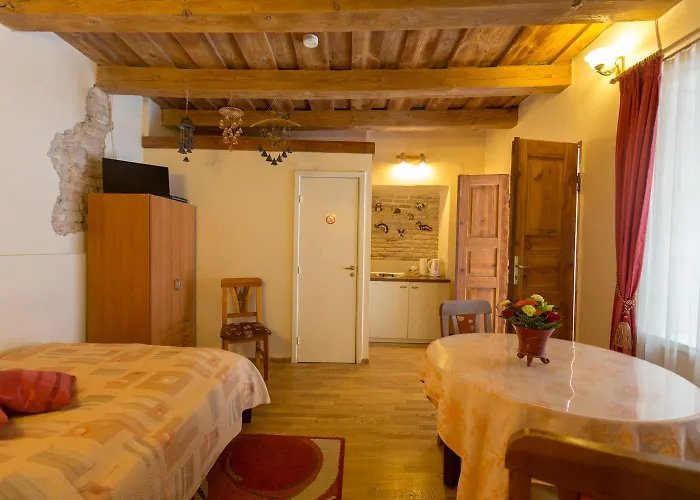 Nakvynė ir pusryčiai Bernardinu House 3*